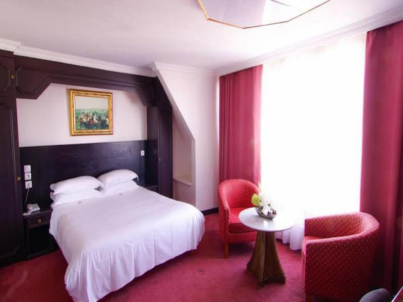 Hotel Le Clery Parigi